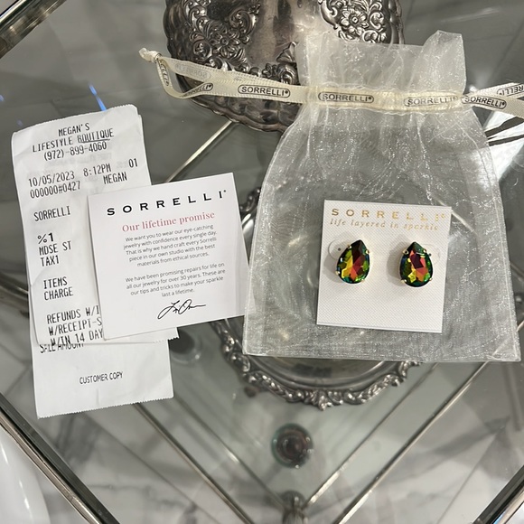 NEW Sorrelli Eileen Stud Earrings, Volcano with Bright Gold-Tone Finish - Picture 5 of 6